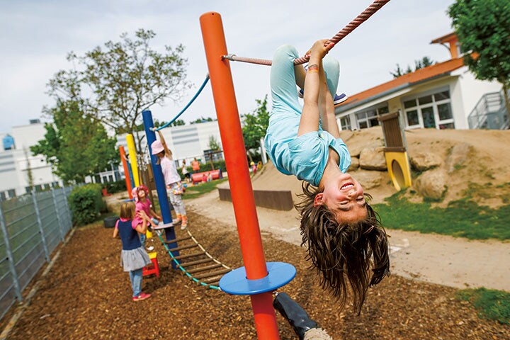 ドイツの子供たちは遊びを通じて自立心や社 会性を身に付ける　KAI PFAFFENBACH-REUTERS