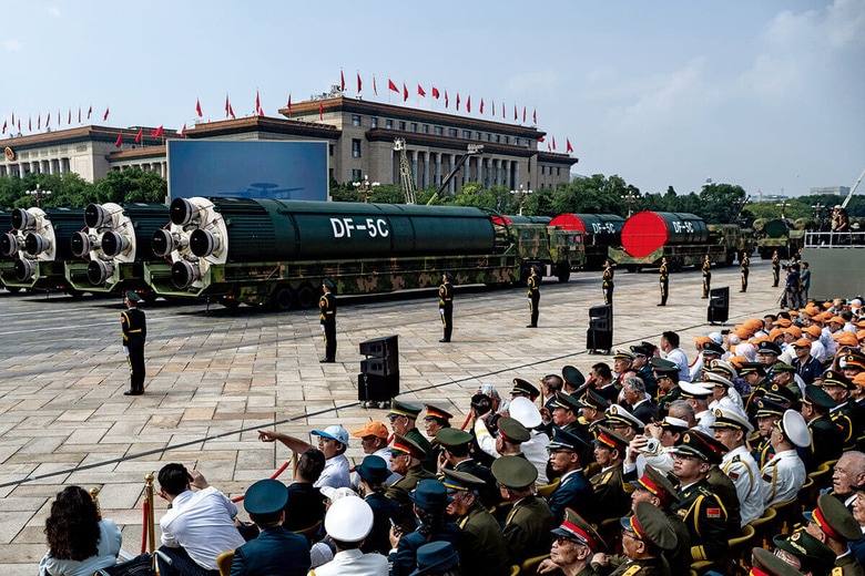中国の陸海空のトライアドを公開した25年9月の軍事パレードには新型ICBM東風5Cも登場　KEVIN FRAYER/GETTY IMAGES