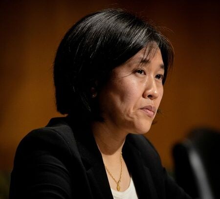 米通商代表部（ＵＳＴＲ）のタイ代表は２８日、米国の鉄鋼およびアルミニウムへの輸入関税とこれに対する欧州連合（ＥＵ）の報復関税を巡る問題の解決に努めているが、いかなる解決にも主に中国を中心とする世界的な鉄鋼・アルミの過剰生産能力の問題に対応する必要があると述べた。写真はタイ代表。２月２５日撮影（２０２１年　ロイター/Bill O\'Leary）
