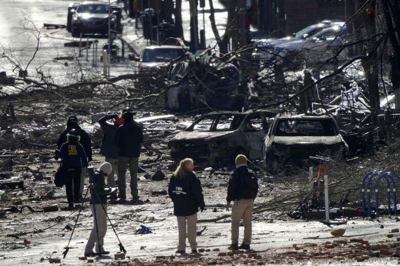 米テネシー州ナッシュビルで25日にキャンピングカーが爆発した事件で、捜査当局は、63歳の男を容疑者として特定したと発表した。写真は爆発の現場。26日撮影（2020年　ロイター/Harrison McClary）