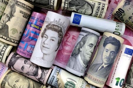 中国人民銀行（中央銀行）が主導する中国の外国為替市場を監視する自主規制団体が、商業銀行に対して自己勘定取引口座の規模に上限を設けるよう要請したことが１９日、分かった。２０１６年撮影（２０２１年　ロイター／Jason Lee/Illustration//File Photo）