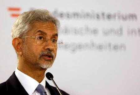 ２月１８日、インドのジャイシャンカル外相（写真）は、著名投資家ジョージ・ソロス氏のインドに関する発言について、民主主義世界は民主主義について議論が必要だと述べた。ウィーンで１月撮影（２０２３年　ロイター/Leonhard Foeger）