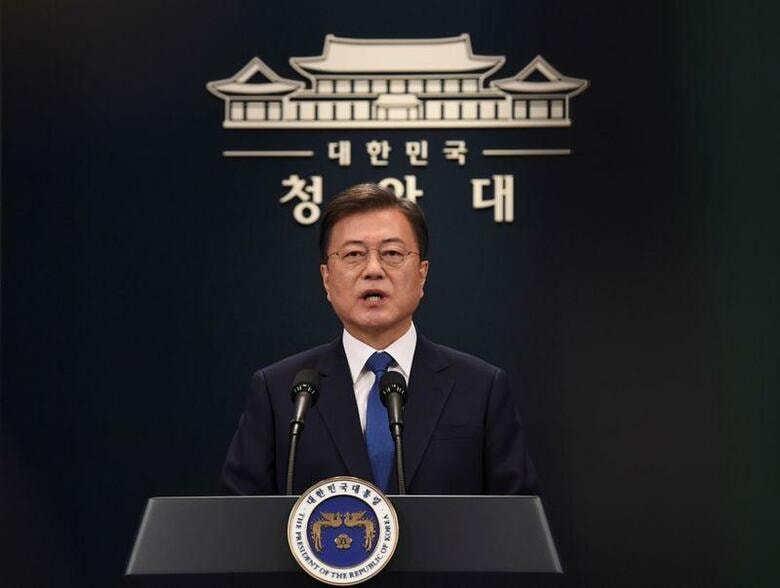 韓国の韓国の文在寅大統領は10日、就任3年にあたってテレビ演説を行い、年後半にも新型コロナウイルス感染拡大の第2波が到来する可能性に備え警戒を緩めないよう呼びかけた。写真は文大統領。5月10日、ソウルの青瓦台で撮影（2020年　ロイター　 Kim Min-Hee/Pool）