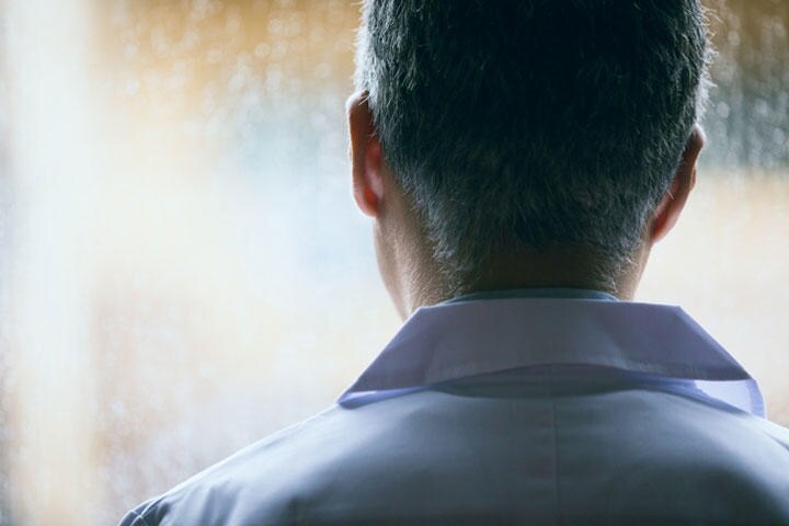 引きこもりの中高年が劣等感や将来への絶望感に苛まれているケースも多い　Masafumi_Nakanishi/iStock.