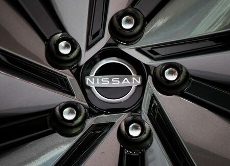　６月２２日、日産自動車は、世界的な半導体不足の影響を受け７月も一部の国内工場で稼働を一時停止するなど生産調整を続ける。都内のショールームで昨年１１月撮影（２０２１年　ロイター／Issei Kato）