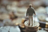 【定年後の仕事】65歳以上の平均年収ランキング、ワースト2位は清掃員、ではワースト1位は？