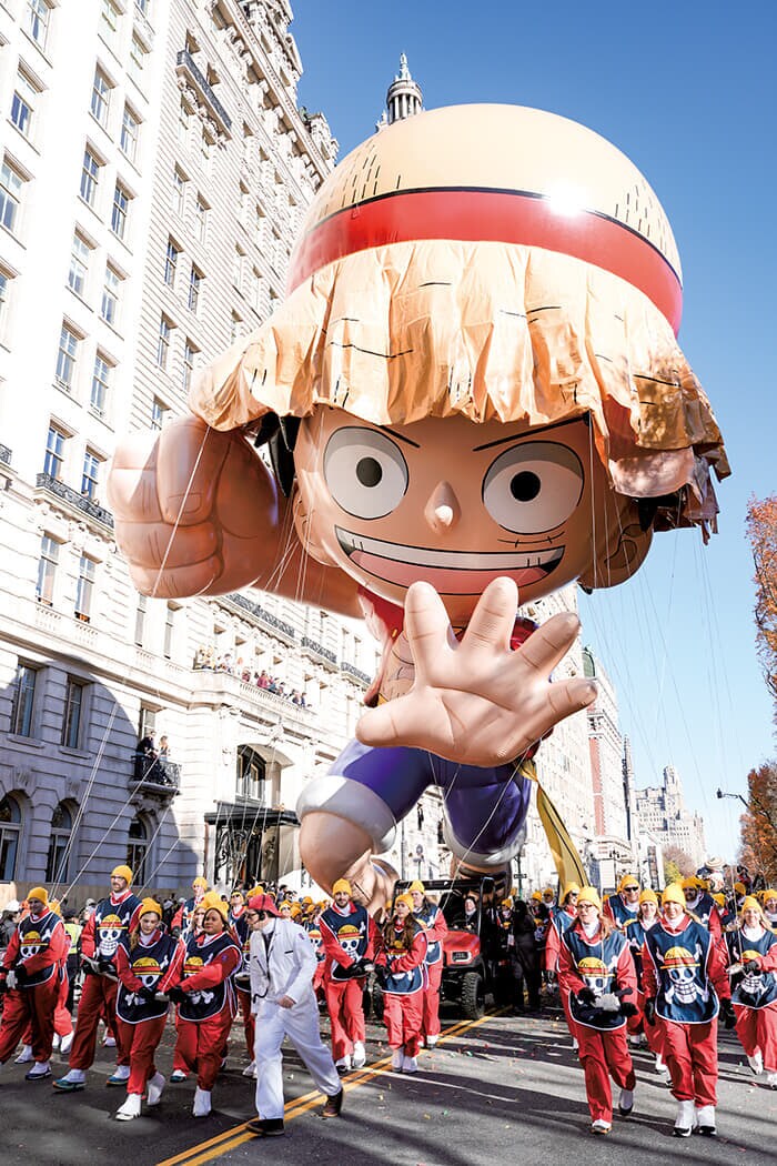 2023年　注目を集めた人気漫画『ONE PIECE』の主人公ルフィのバルーンだが、木の枝と接触して帽子のつばがしぼんでしまうアクシデントが　Stephanie SiegelーNBC／Getty Images