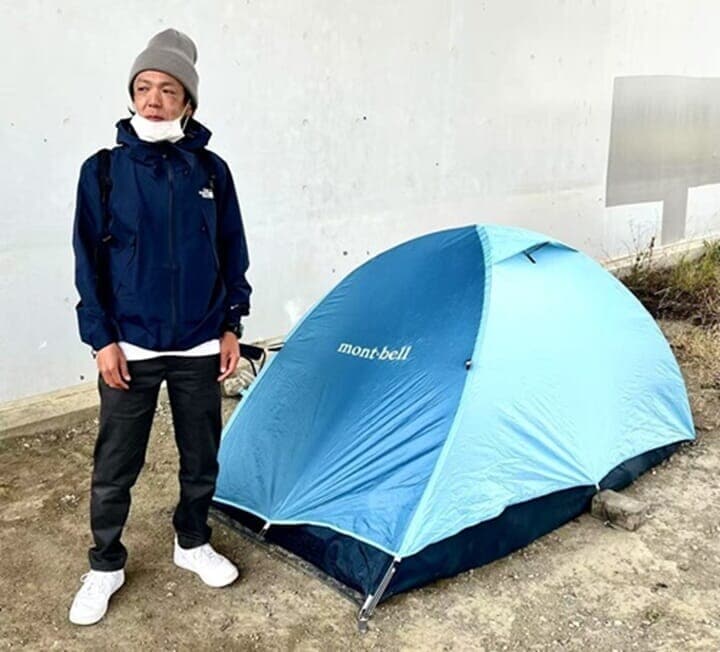 10年前に買ったこの登山用テントで寝ているという宇海くん