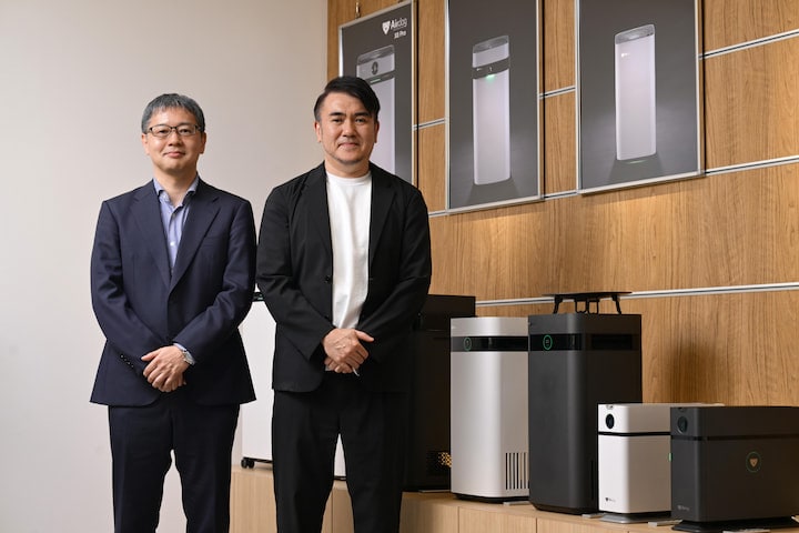 ソーダストリームのジャパンカントリーマネージャー出口昌克氏（左）とエアドッグジャパンの北村重光代表取締役。