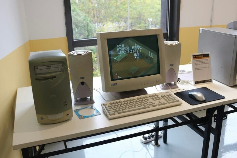リサイクルショップの中古PCを起動→衝撃の展開に200万再生（写真はイメージです）　P. L.-Unsplash