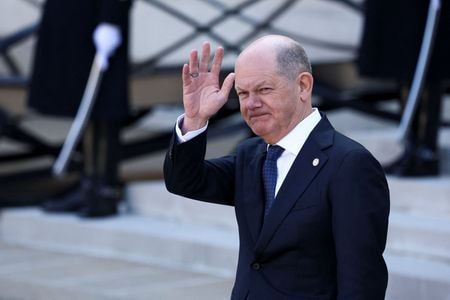 　ドイツのショルツ首相は２７日、輸入自動車に関税を課すトランプ米大統領の決定は間違っており、敗者しか生まないと批判した。パリで開催された欧州首脳とウクライナ大統領との会合で撮影（２０２５年　ロイター/Sarah Meyssonnier）
