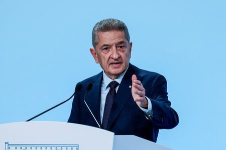 　１月１６日　欧州中央銀行（ＥＣＢ）理事会メンバーのパネッタ・イタリア中銀総裁（写真）は１５日、出生率急落と若い才能の海外流出がイタリアの経済潜在力を損なっており、長期的な成長を脅かす人口時限爆弾に直面していると警告した。写真は２０２５年１０月、フィレンツェで撮影（２０２６年　ロイター／Remo Casilli）