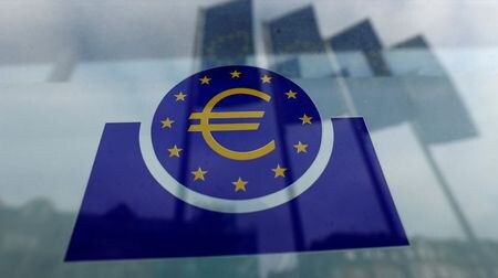 　ＥＣＢが１０月と１１月にイタリア国債などの買い取りペースを落とす一方、ドイツ国債の買い取りを増やし、ドイツ国債の購入額は割当枠（クオータ）を上回ったことが、ＥＣＢが７日公表したデータで分かった。写真はＥＣＢのロゴ。フランクフルトで１月撮影（２０２０年　ロイター／Ralph Orlowski）