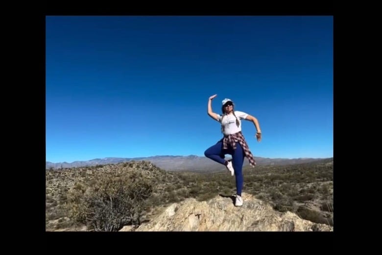 些細な行動がきっかけで長年に渡る痛みに苦しむことになったカリーナ・クーパー　@courage_over_crps/TikTok