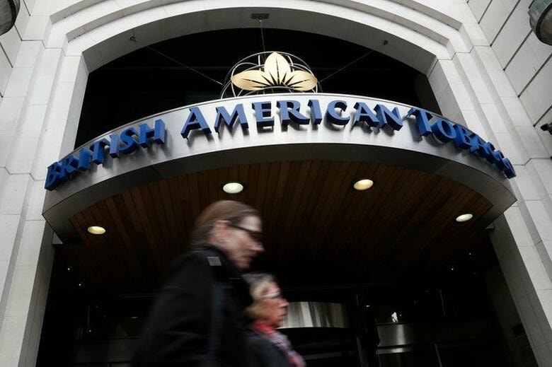 巻きたばこ世界2位の英ブリティッシュ・アメリカン・タバコ(BAT)は、タバコ葉由来のたんぱく質を活用した自社の新型コロナウイルスワクチン候補の臨床試験を準備中であることを明らかにした。写真は2016年10月、ロンドンの同社前で撮影(2020年　ロイター/Stefan Wermuth)