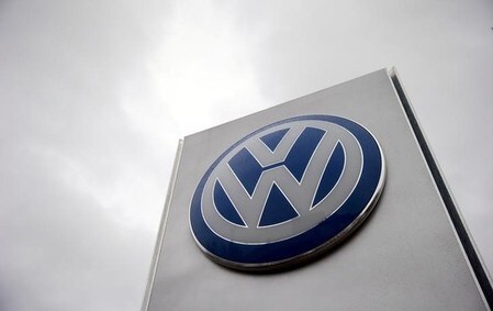 １０月１４日、独自動車大手フォルクスワーゲンの９月のグループ全体の販売台数は、７．１％増の９４万７６００台だった。ロンドンで昨年１１月撮影（２０１６年　ロイター/Suzanne Plunkett）