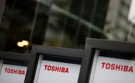 １１月１２日、東芝は、昨年７月の定時株主総会に関する調査を行っていた外部委員がまとめた報告書を公表した。写真は写真は同社のロゴ。都内で６月撮影（２０２１年　ロイター／Kim Kyung-Hoon ）