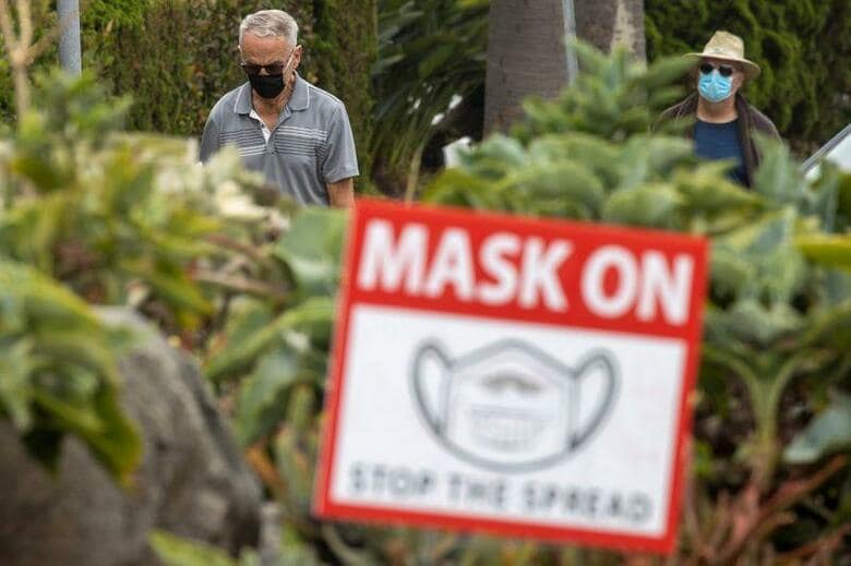 米カリフォルニア州のニューソム知事は、新型コロナウイルスの入院患者急増に対応するため、外出禁止令の発令など制限措置強化を向こう2日以内にも発表する可能性があると明らかにした。同州デルマーで7月撮影（2020年　ロイター/Mike Blake）