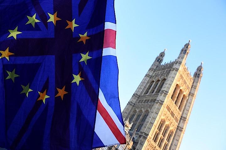 英企業の間で、政治家に欧州連合（ＥＵ）離脱（ブレグジット）を巡る論争をやめ、秩序ある離脱で合意するよう嘆願する声が高まっている。ロンドンの英議会前で１７日撮影（２０１９年　ロイター/Clodagh Kilcoyne）