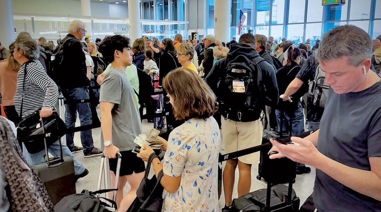 ビザがあっても入国を認められない場合も　ROB WHITCOMB/GETTY IMAGES