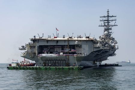 米海軍の原子力空母ロナルド・レーガンが２５日にベトナム中部のダナン港に寄港する。資料写真、２０２２年１０月、フィリピンで撮影（２０２３年　ロイター／Eloisa Lopez）