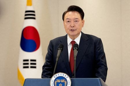 韓国の高官犯罪捜査庁（高捜庁）は７日、尹錫悦大統領（写真）の拘束令状を裁判所が再発布したことを明らかにした。１２月撮影の提供写真。（２０２５　ロイター）