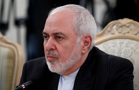 イランのザリフ外相は７日、米軍が革命防衛隊のソレイマニ司令官を殺害したことは国家テロに当たると非難した上で、イランは相応の対応を取ると表明した。昨年１２月撮影（２０２０年　ロイター／Evgenia Novozhenina）