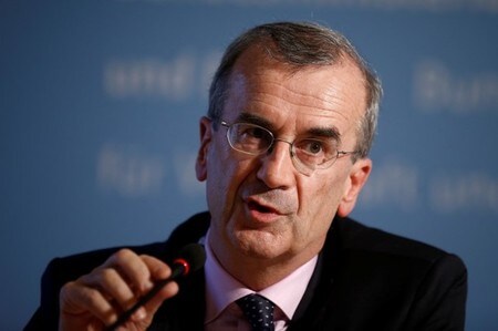 　１２月５日、欧州中央銀行（ＥＣＢ）理事会メンバーのビルロワドガロー仏中銀総裁は、イタリアで４日実施された国民投票で憲法改正案が否決される見通しとなったことについて、欧州連合（ＥＵ）離脱を決めた英国民投票とは比較できない、との見解を示した。写真はベルリンで9月撮影（２０１６年　ロイター／Axel Schmidt）