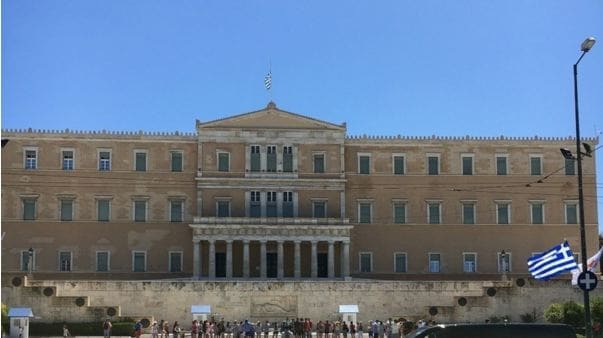 国会議事堂前、衛兵の立つ場所で待ち合わせて。