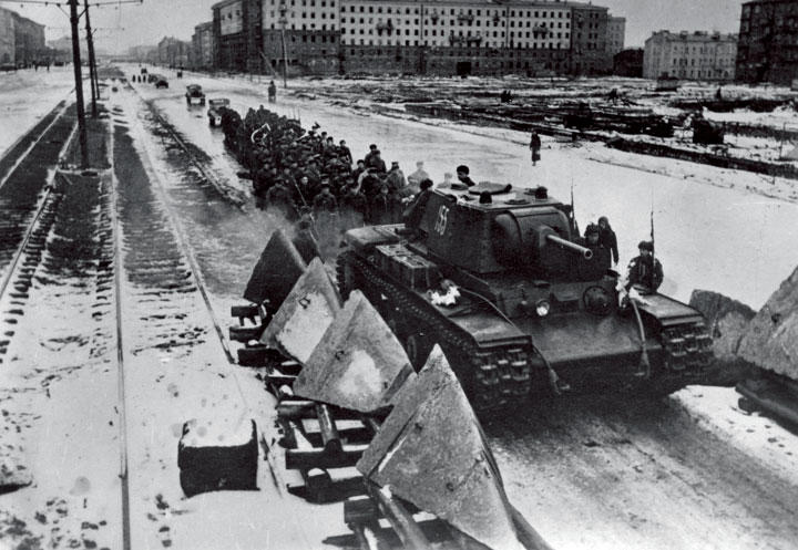 レニングラードは第2次大戦中にドイツ軍の包囲を耐え抜いた（1941年）　BERLINER VERLAGーARCHIVEーPICTURE ALLIANCE／GETTY IMAGES