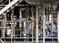 4月の機械受注（船舶・電力を除く民需）は前月比+8.7％＝内閣府（ロイター予測：0.9％）