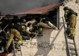 ロシア軍がハルキウ住宅地を空爆、6人死亡59人負傷
