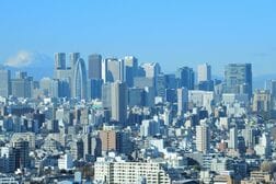 「アメリカ式」構造改革は普通の人々には厳しすぎた……2001年に立ち戻って日本財政をリブートせよ