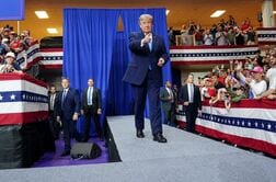 トランプ氏、民主党勝利なら支援消極姿勢　オハイオ州で演説