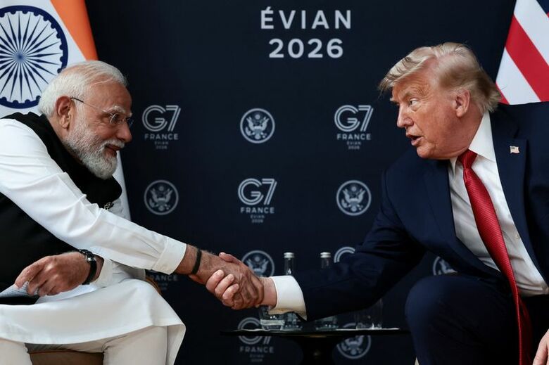 トランプ米大統領（右）とインドのモディ首相。１７日、仏エビアンで撮影。REUTERS/Evelyn Hockstein