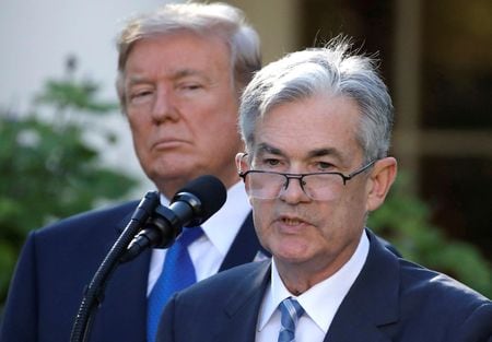 　４月２２日、トランプ米大統領は、米連邦準備理事会（ＦＲＢ）のパウエル議長（写真）を解任する意向はないが、ＦＲＢは金利を引き下げるべきだと述べた。２０１７年１１月、ワシントンで撮影（２０２５年　ロイター/Carlos Barria）