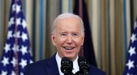 　６月２９日、バイデン米大統領（写真）は日米韓首脳会談のために、岸田文雄首相と韓国の尹錫悦大統領を今夏にそろって米国を訪れるよう招待した。写真はワシントンで昨年１１月撮影（２０２３年　ロイター／Tom Brenner）