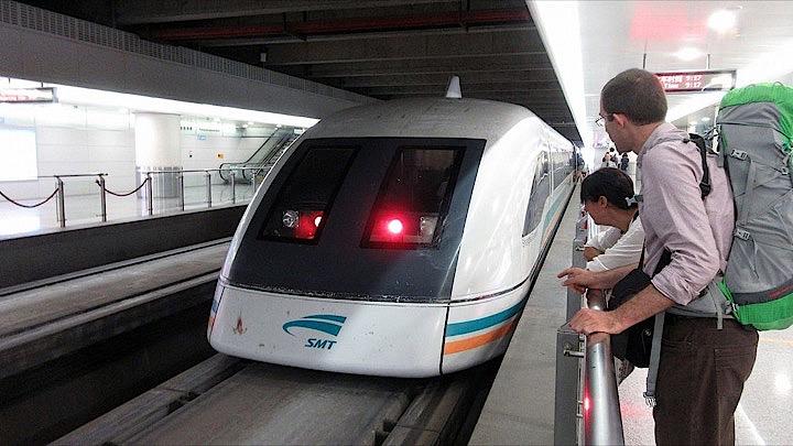 外国人観光客には依然人気の高い上海リニアだが（筆者撮影）