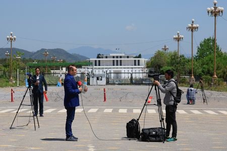 イランのガリバフ国会議長が率いるイラン交渉団が１０日、戦闘終結に向けて米国との協議が行われる仲介国パキスタンの首都イスラマバードに到着した。イラン国営メディアが報じた。写真は４勝ち１０日、米国とイランの協議を前に厳戒態勢が敷かれるパキスタン首都イスラマバード（２０２５年　ロイター／Akhtar Soomro）