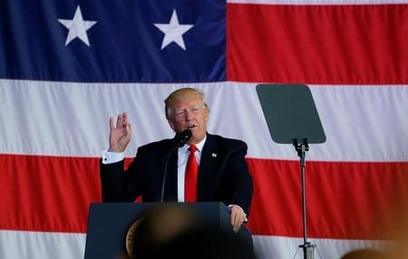 　５月２７日、トランプ米大統領（写真）が「パリ協定」を離脱する計画を、環境保護局長官を含む側近らに伝えたと、ニュースサイト「アクシオス」が関係者３人の情報として報じた。（２０１７年　ロイター/Jonathan Ernst）