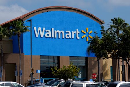 米カリフォルニア州オーシャンサイドにあるウォルマートの店舗（2025年5月15日撮影）。REUTERS/Mike Blake/File Photo