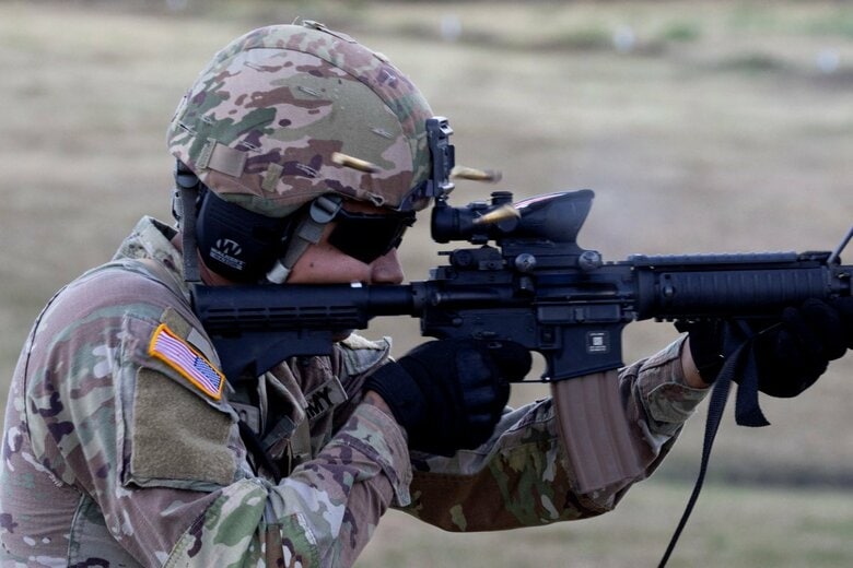 射撃訓練を行う米陸軍兵士　Ricardo Arduengo