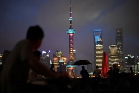 　１１月５日、財新／マークイットが発表した１０月の中国サービス部門購買担当者景気指数（ＰＭＩ）は５１．１と、９月の５１．３から低下し、２月以来８カ月ぶりの低水準となった。.写真は上海で７月１９日撮影（２０１９年　ロイター /Aly Song）