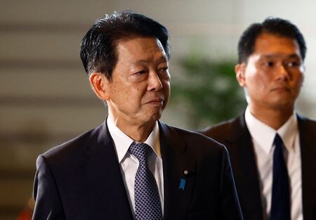 武藤容治経産相（写真）は１８日午前の衆議院予算委員会で、今月７日の日米首脳会談で議題となり注目された日本製鉄の米鉄鋼大手ＵＳスチール買収について、日鉄から事前に「単なる買収とみているのではなく、大胆な投資を行う」と聞いていたと明らかにした。２０２４年１０月、東京の首相官邸で撮影（２０２５年　ロイター/Issei Kato）