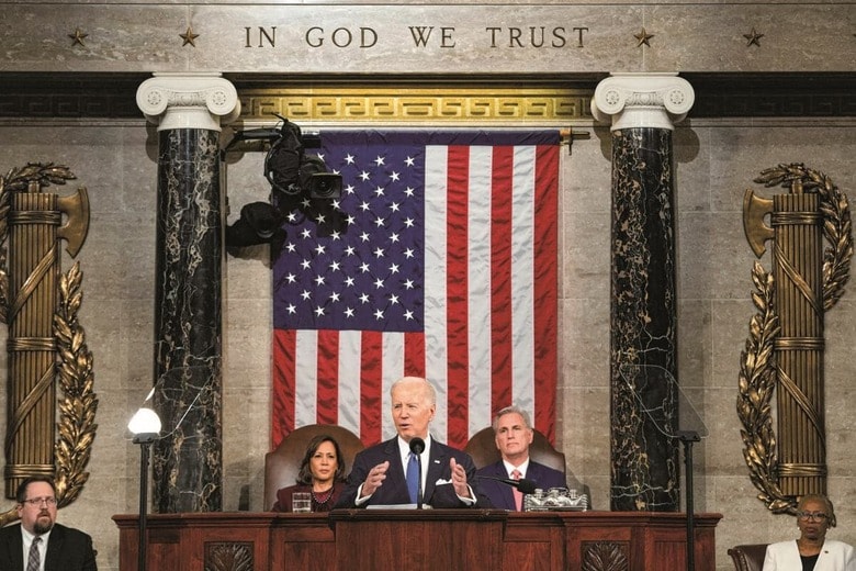 議会で一般教書演説に臨んだバイデン　JACQUELYN MARTIN-POOL-REUTERS