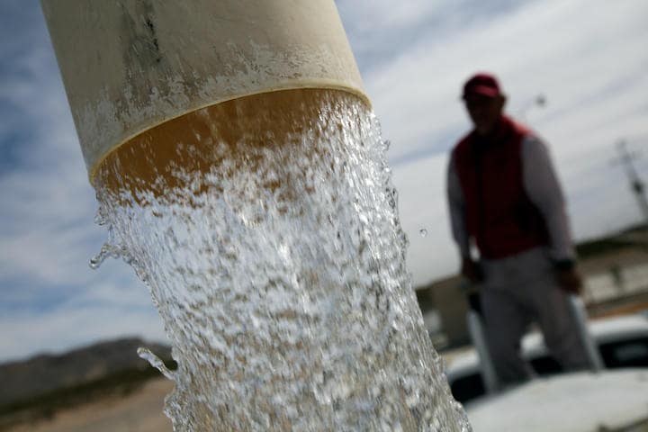 気候変動に伴う気温上昇や干ばつなどにより、世界的に水リスクが高まっている...... REUTERS/Jose Luis Gonzalez