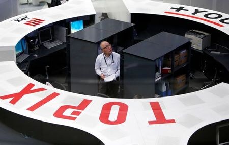 　１２月２５日　東京証券取引所は市場区分の見直しを受け、ＴＯＰＩＸ（東証株価指数）の算出ルールの概要について発表した。写真は２０１５年３月、東京証券取引所で撮影（２０２０年　ロイター/Yuya Shino）