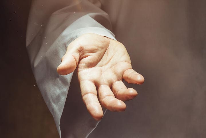 超自然を信じない日本、オープンな中国...... D-Keine-iStock