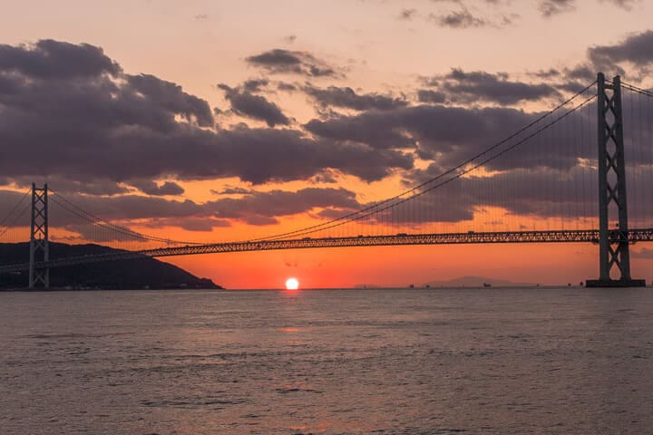 瀬戸内の夕日　makafushigi-iStock.