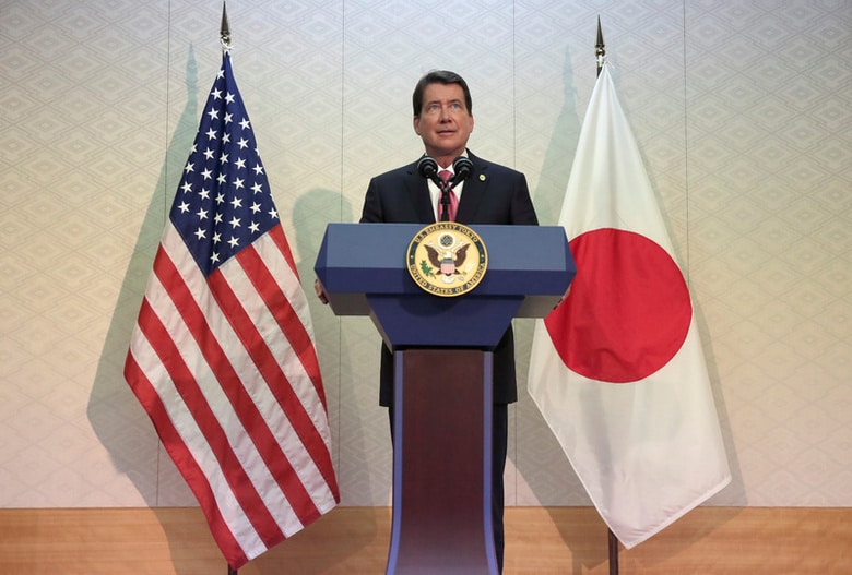 ８月１７日、ハガティ新駐日米大使は、米国が北朝鮮の脅威から自国と同盟国を防衛する能力に疑いの余地はないと述べ、日本の安全保障に対する関与をを改めて表明した。日本到着後、成田空港での記者会見で撮影（２０１７年　ロイター／Shizuo Kambayashi/Pool）